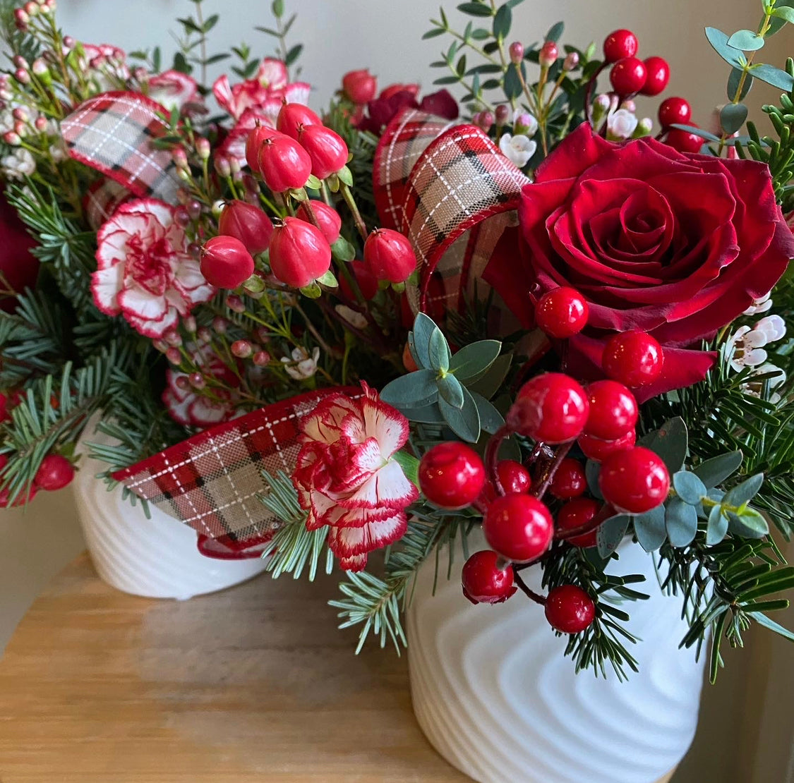 Christmas Centrepiece in White Ceramic Pot